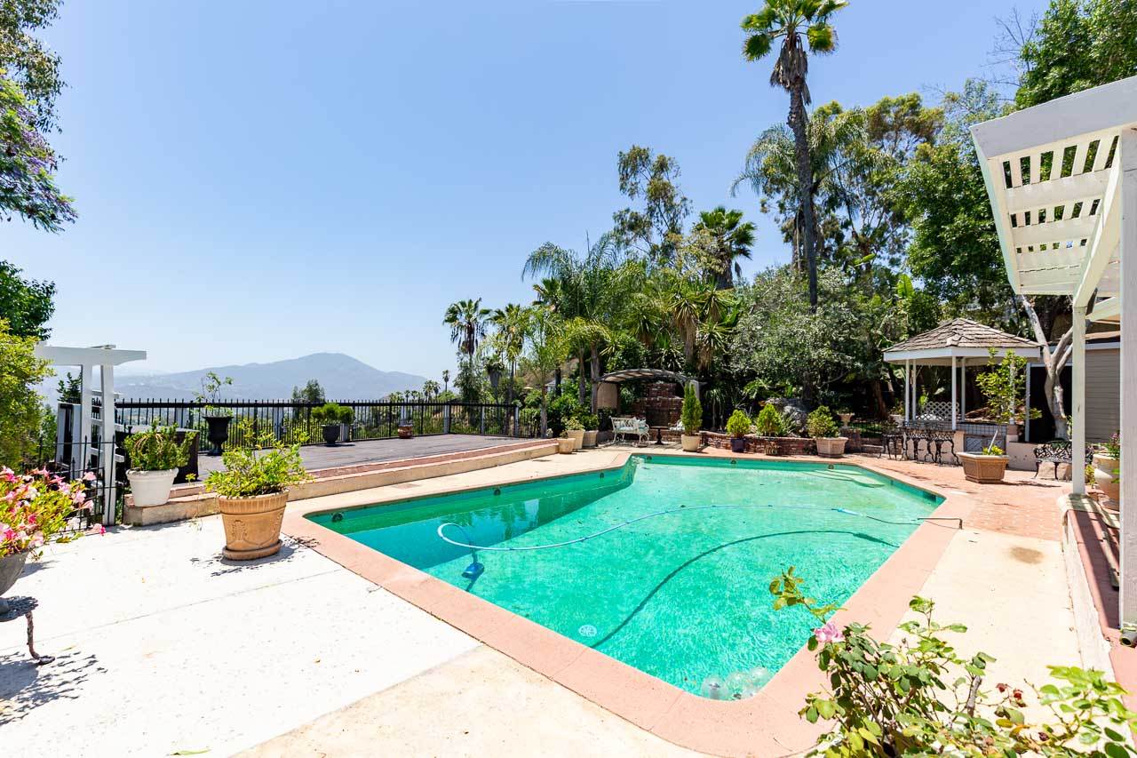 11339 Rolling Hills Dr, El Cajon, CA 92020