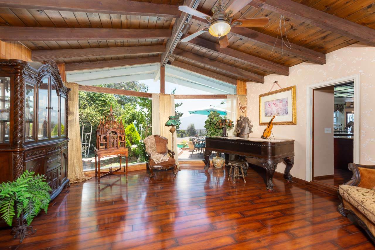 11339 Rolling Hills Dr, El Cajon, CA 92020