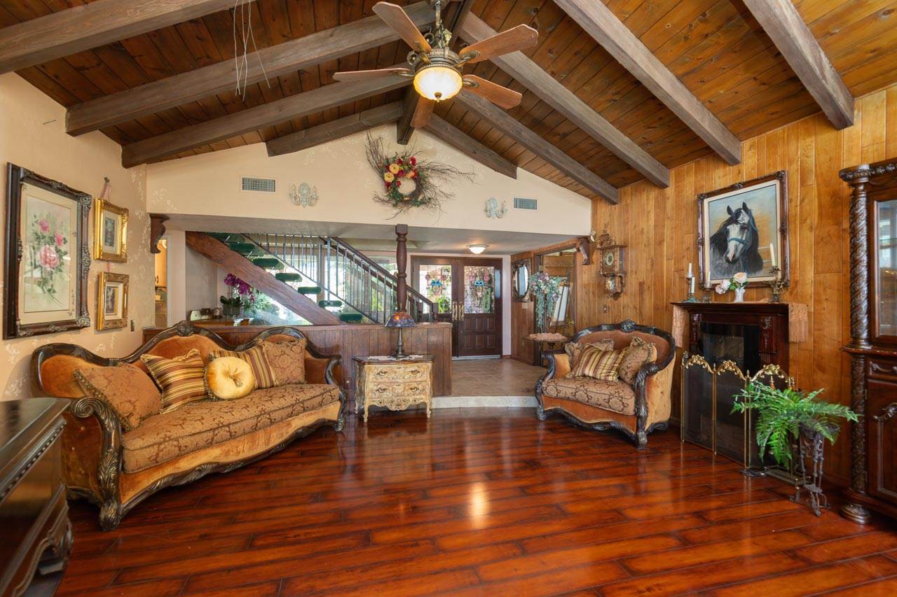 11339 Rolling Hills Dr, El Cajon, CA 92020