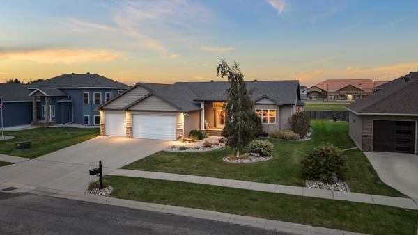 1218 35th Street Circle South, Moorhead, MN 56560