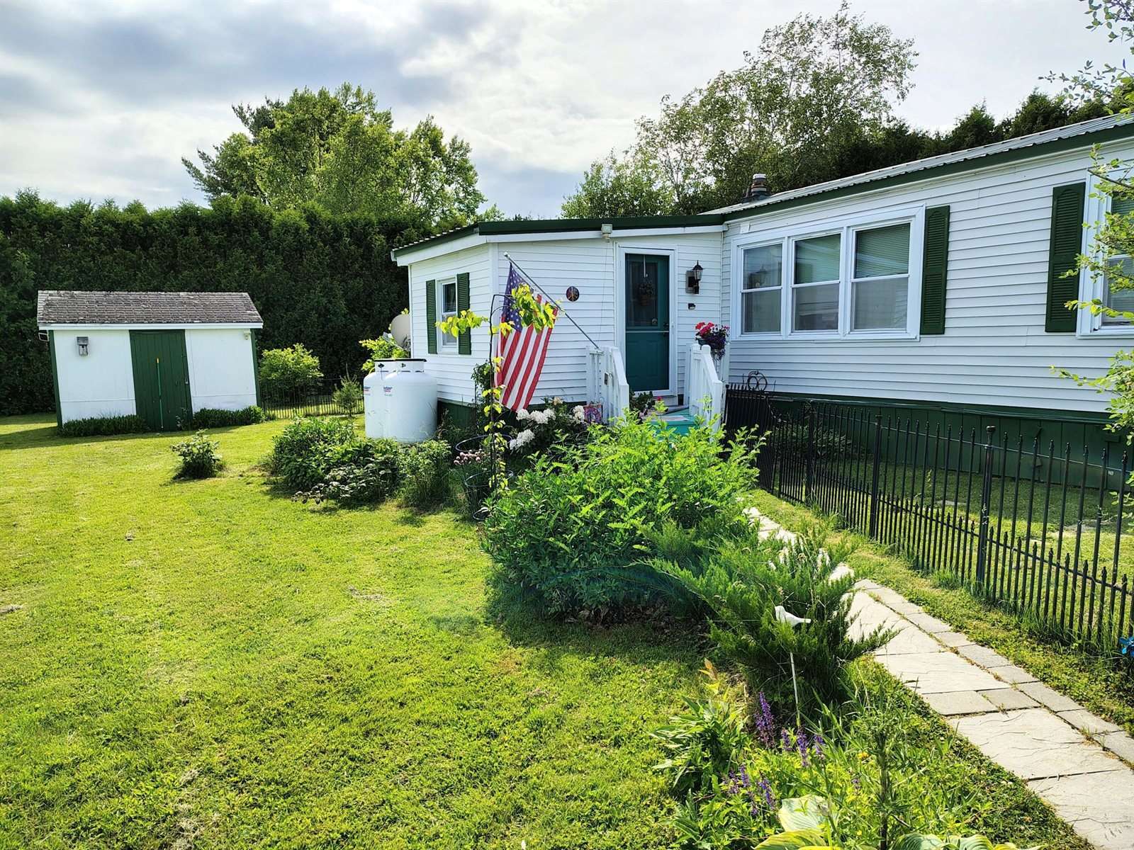 15 E Street, Bangor, ME 04401