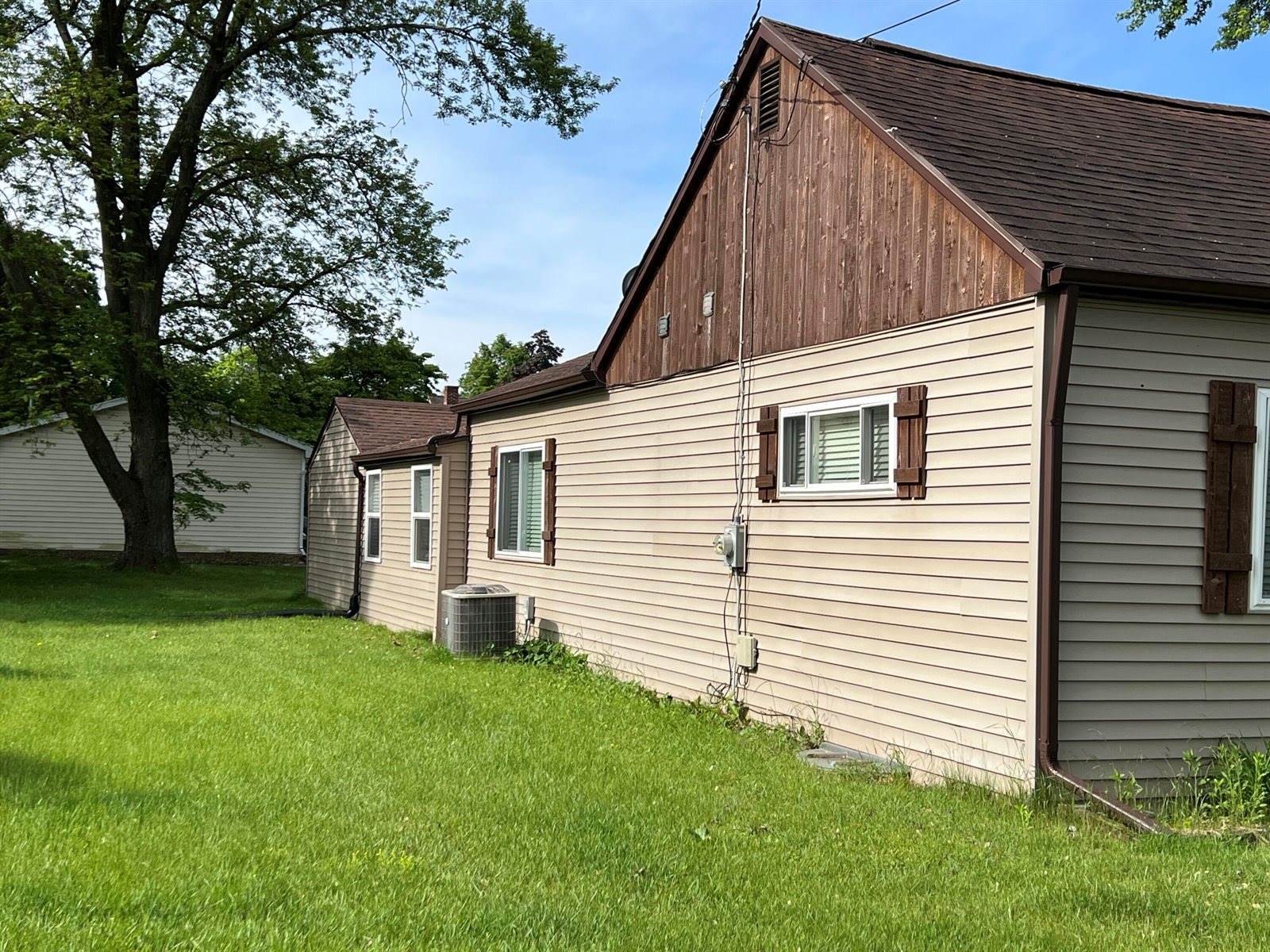 1302 Barnes Street, Albion, MI 49224