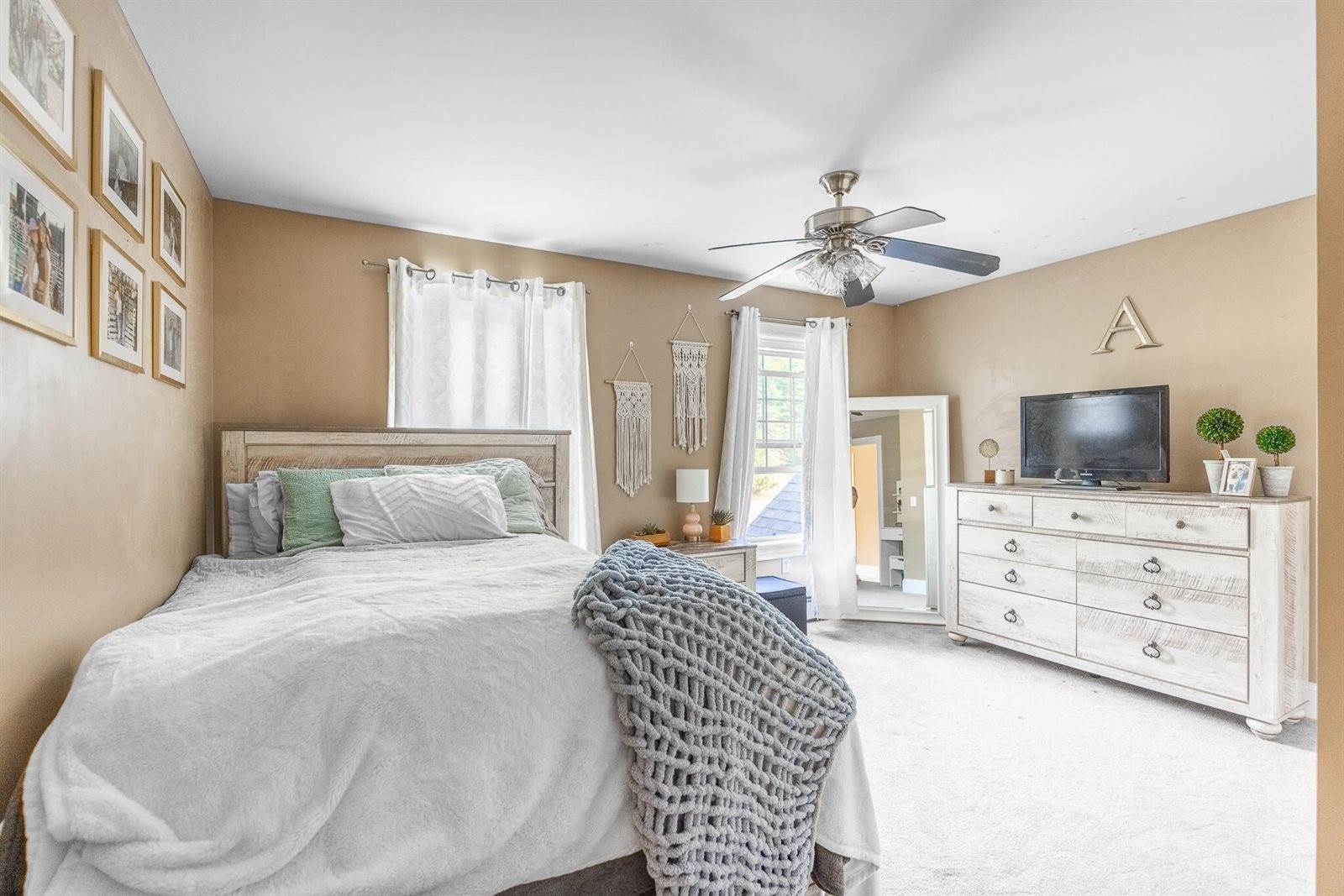 20 Hermon Heights, Hermon, ME 04401