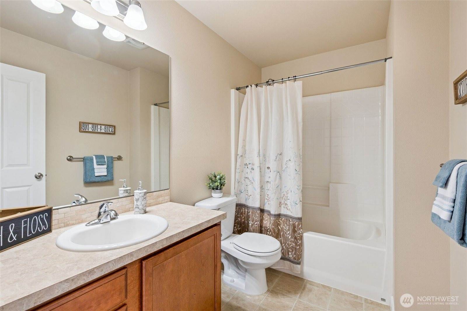 4444 Edgewater Boulevard NE, Lacey, WA 98516