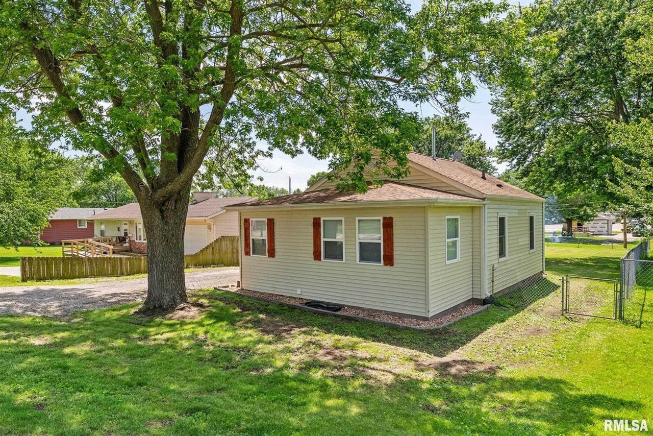 115 4TH Street, Colona, IL 61241