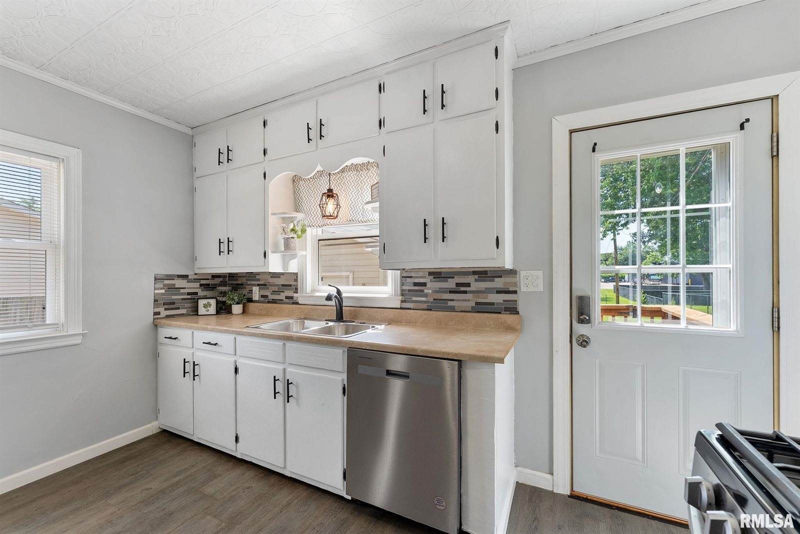 115 4TH Street, Colona, IL 61241