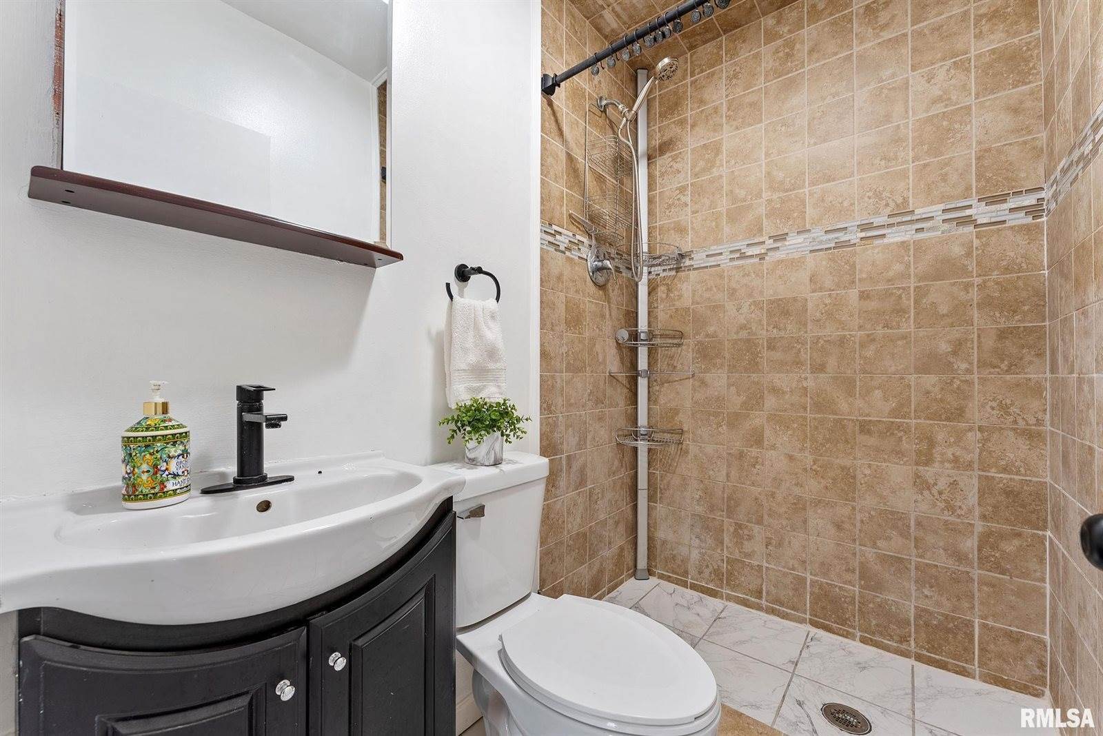 115 4TH Street, Colona, IL 61241