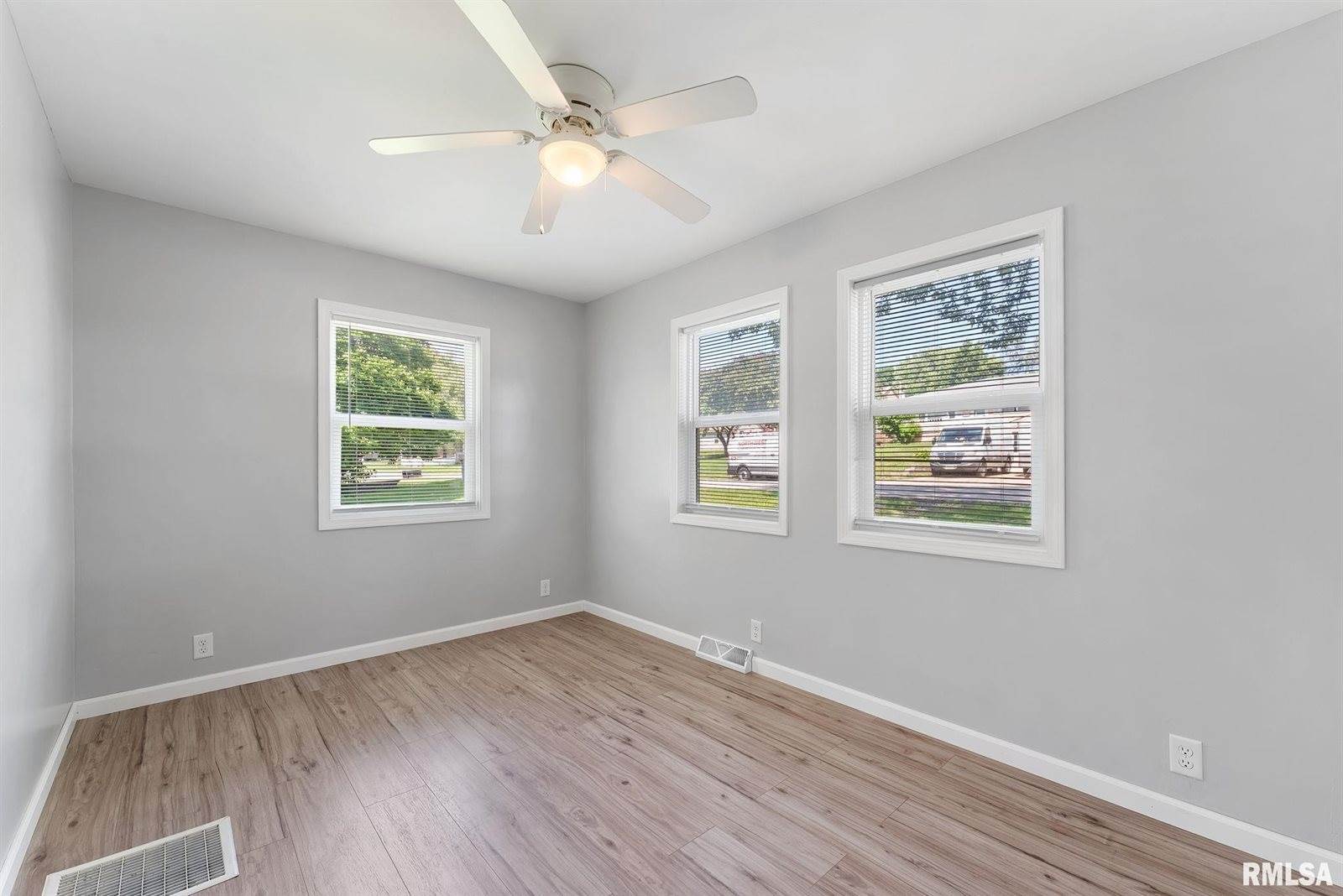 115 4TH Street, Colona, IL 61241