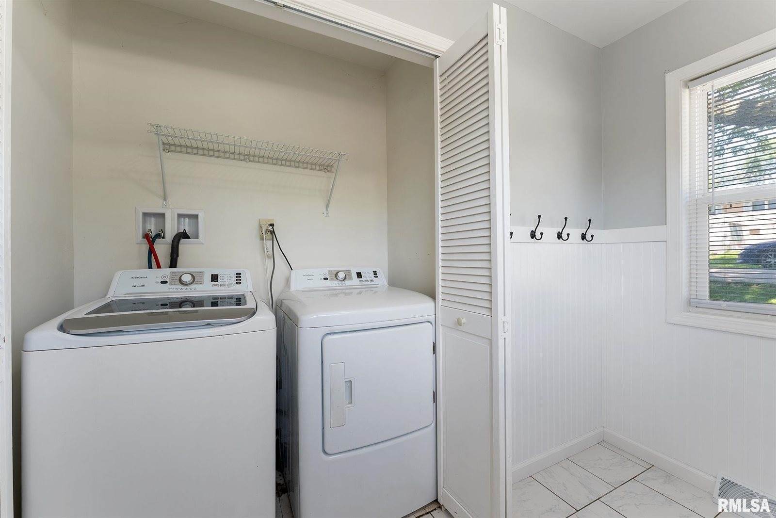 115 4TH Street, Colona, IL 61241