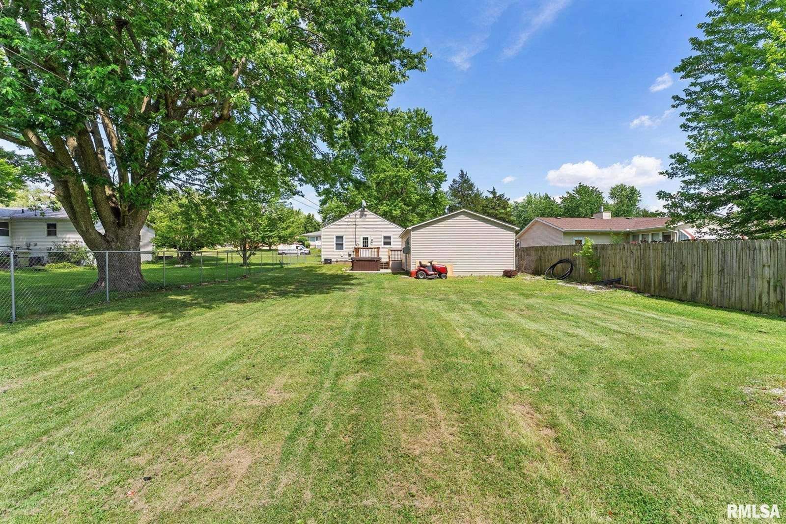 115 4TH Street, Colona, IL 61241
