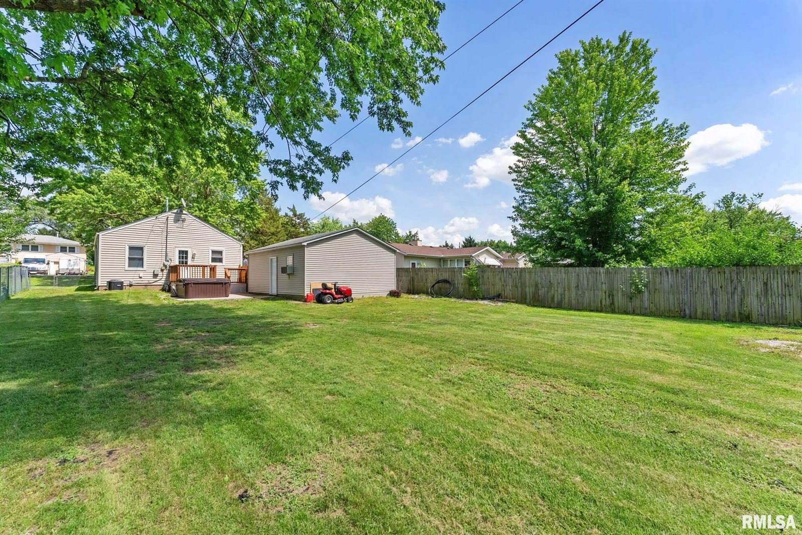 115 4TH Street, Colona, IL 61241