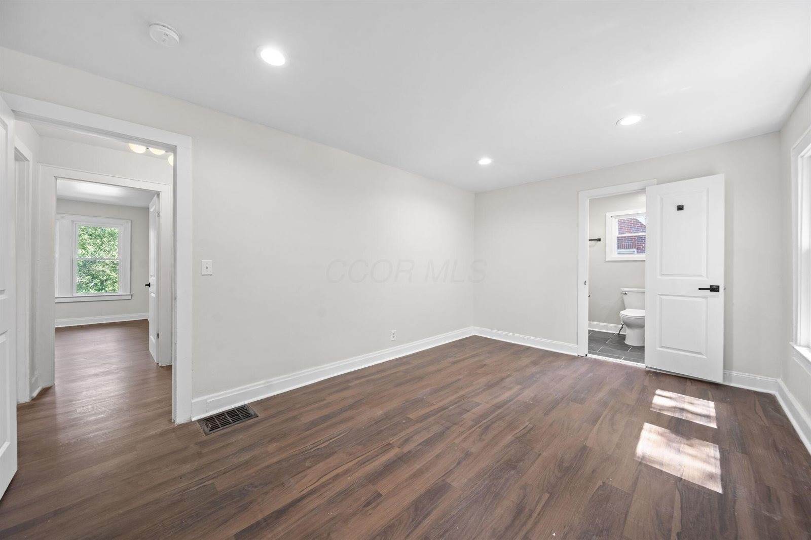 984 North Nelson Road, Columbus, OH 43219