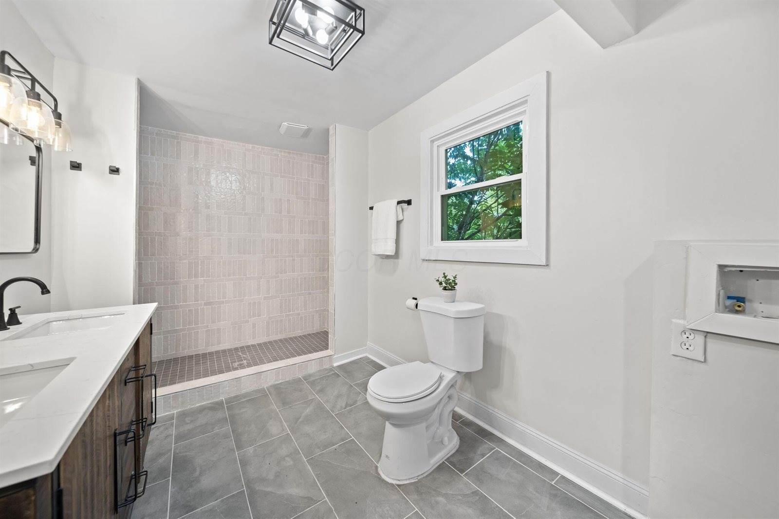 984 North Nelson Road, Columbus, OH 43219