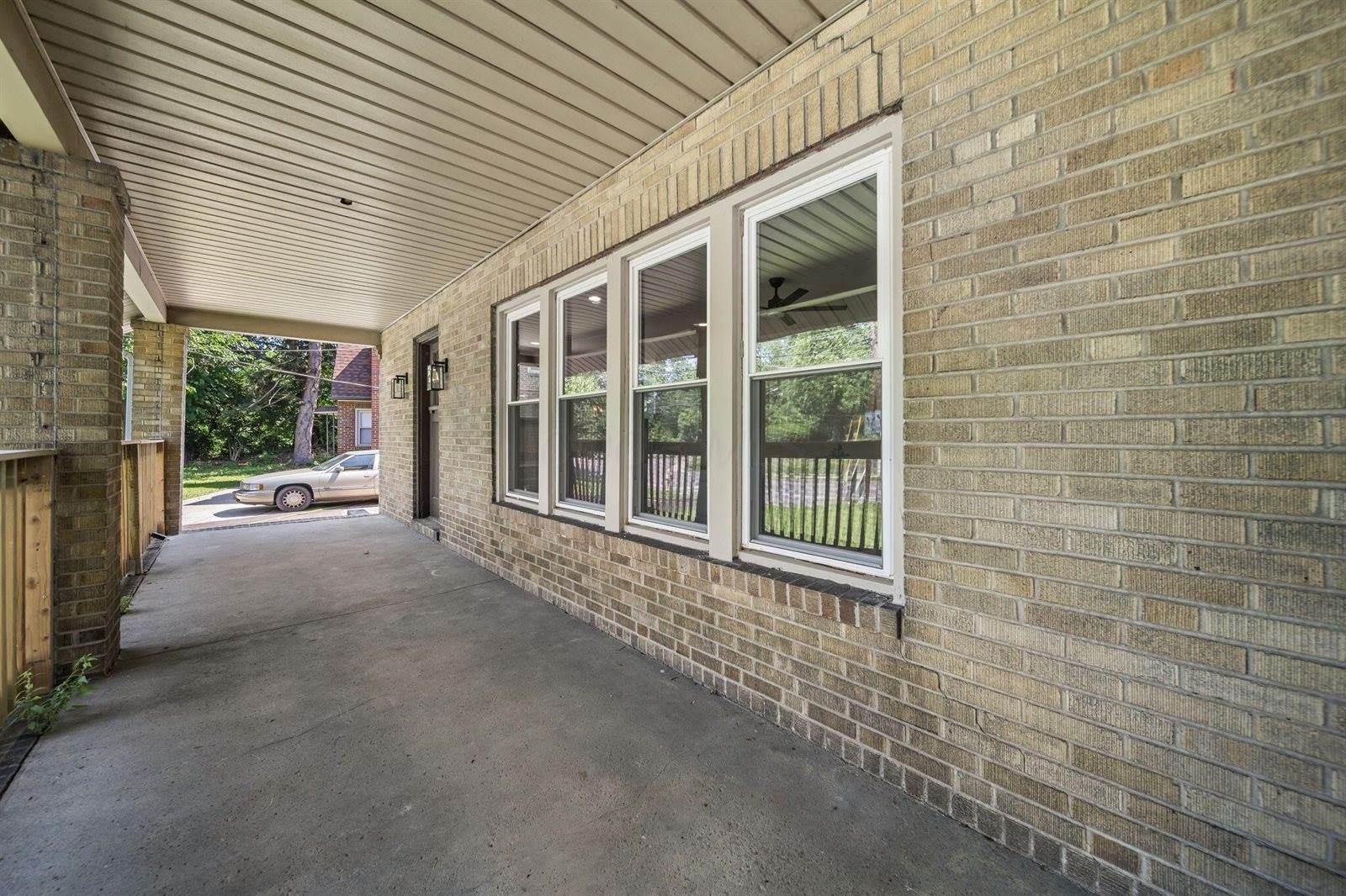 984 North Nelson Road, Columbus, OH 43219