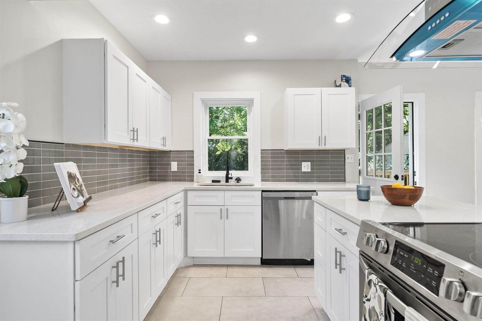 984 North Nelson Road, Columbus, OH 43219