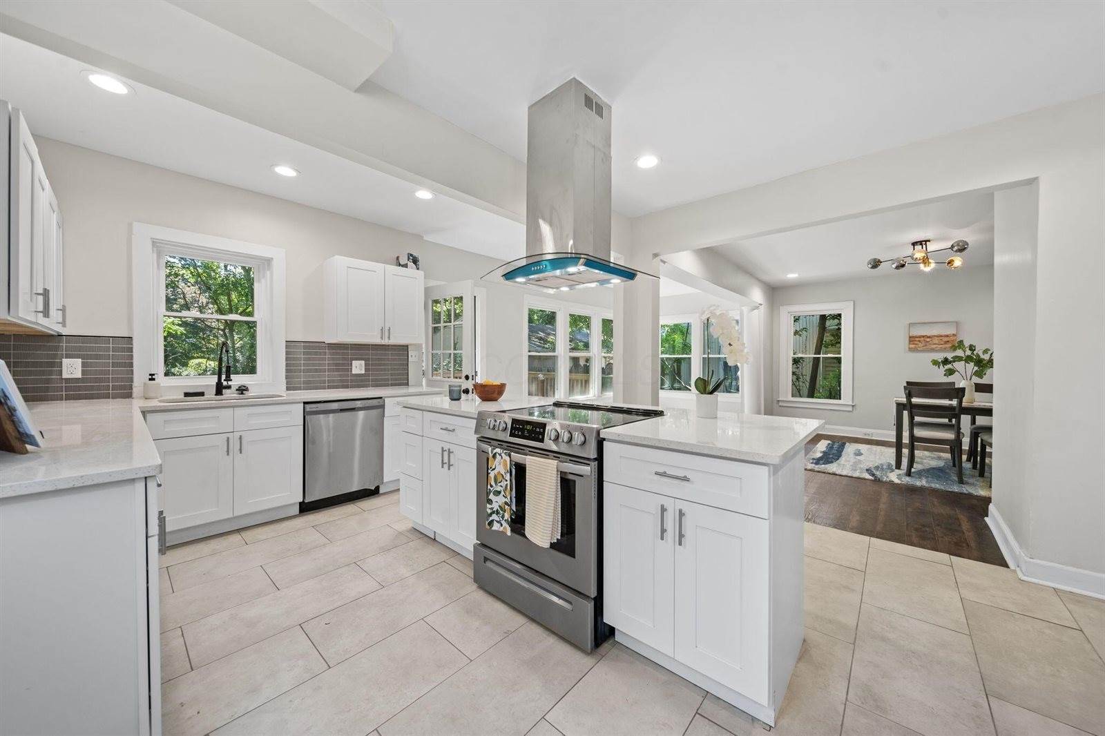 984 North Nelson Road, Columbus, OH 43219