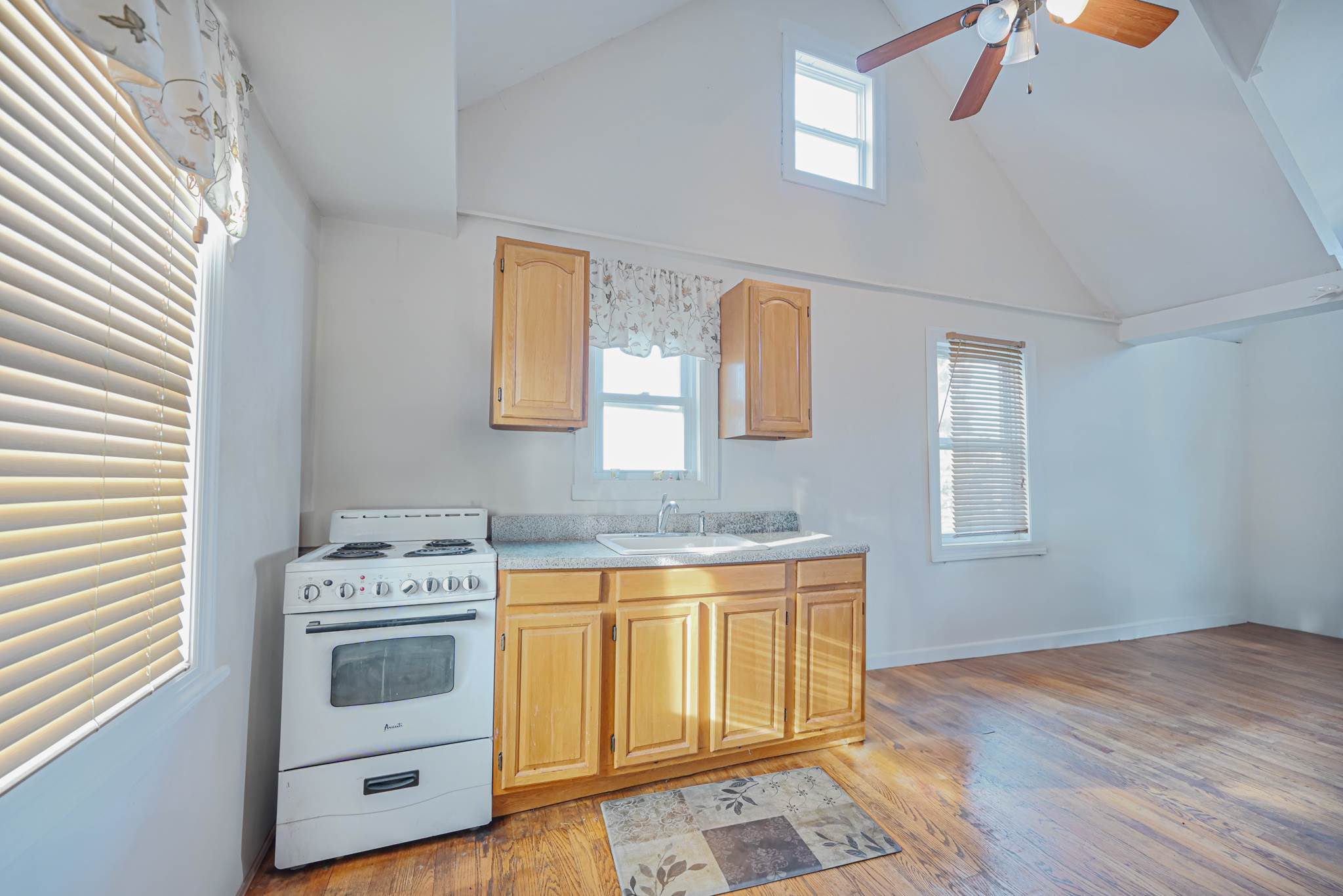 2984 Dorlon, Hempstead, NY 11510