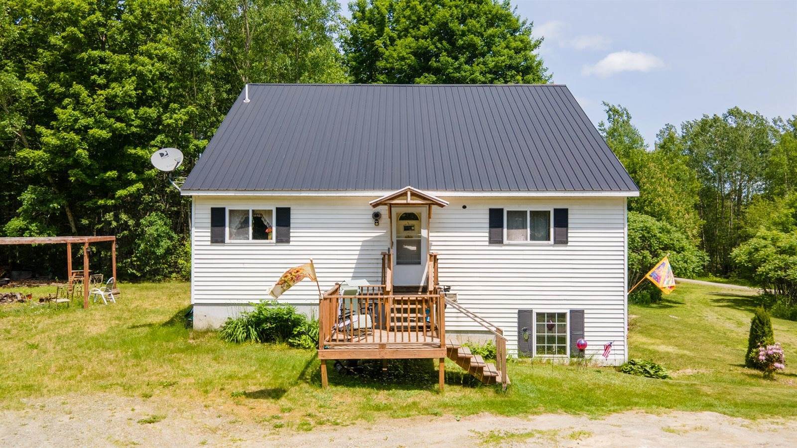 96 Paradise Lane, Hudson, ME 04449