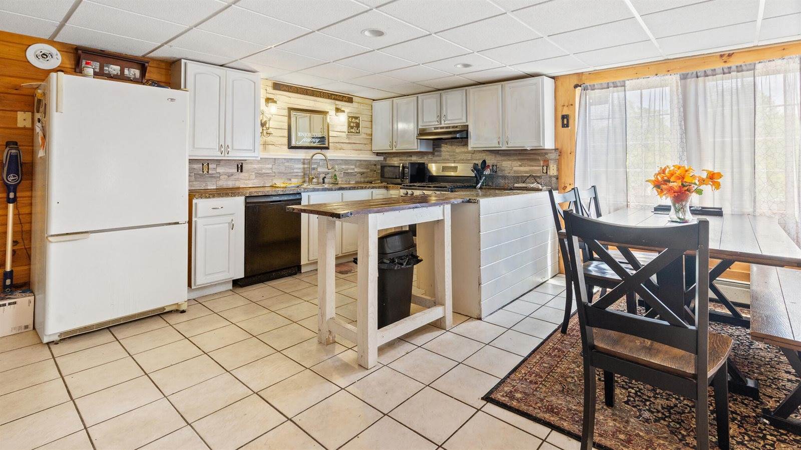 96 Paradise Lane, Hudson, ME 04449