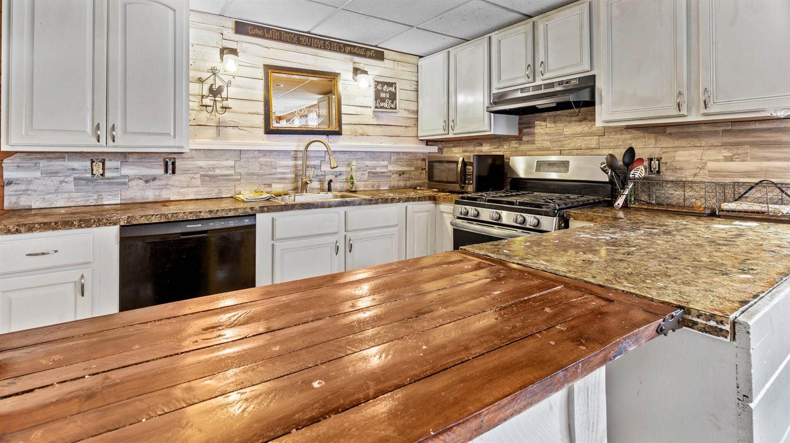 96 Paradise Lane, Hudson, ME 04449