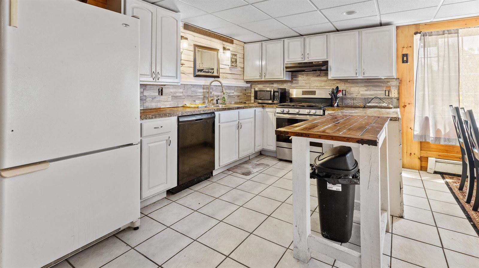 96 Paradise Lane, Hudson, ME 04449