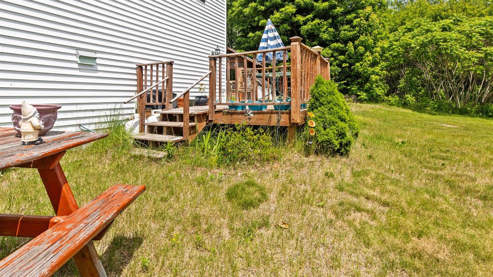 96 Paradise Lane, Hudson, ME 04449