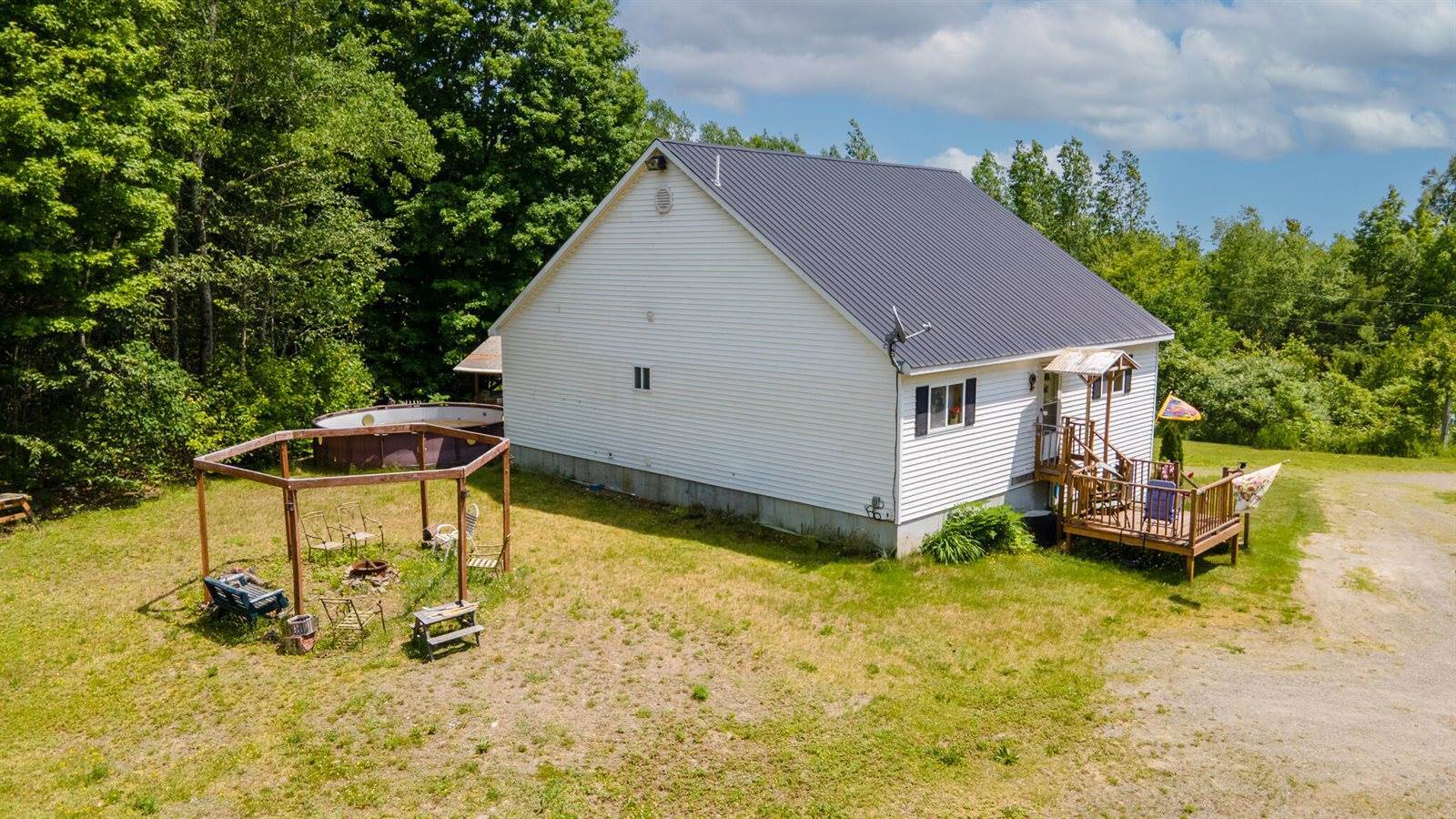 96 Paradise Lane, Hudson, ME 04449