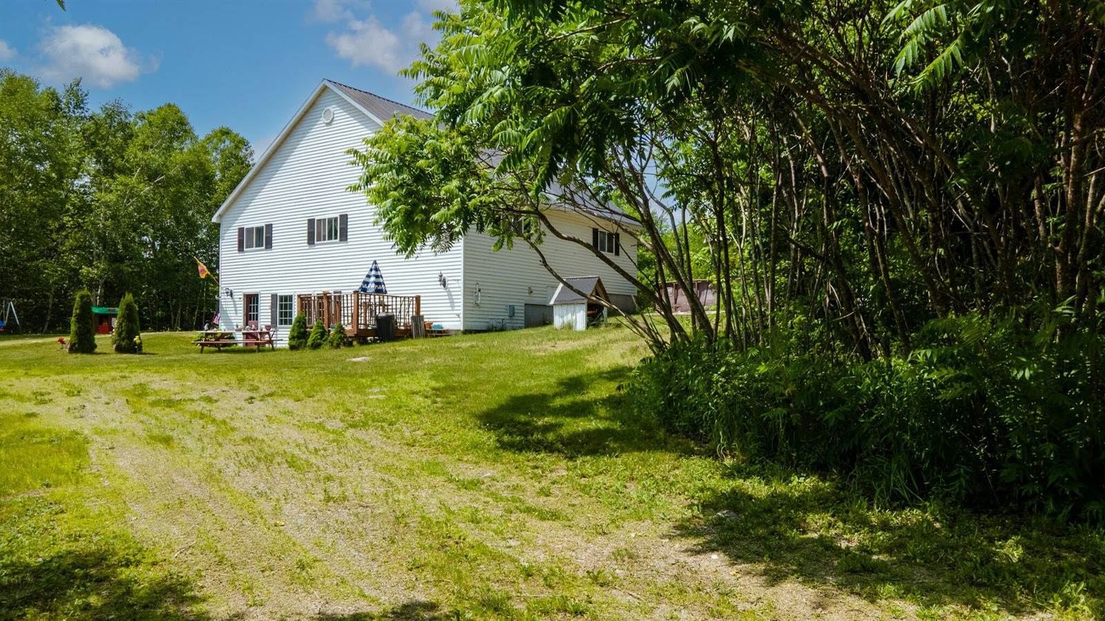 96 Paradise Lane, Hudson, ME 04449