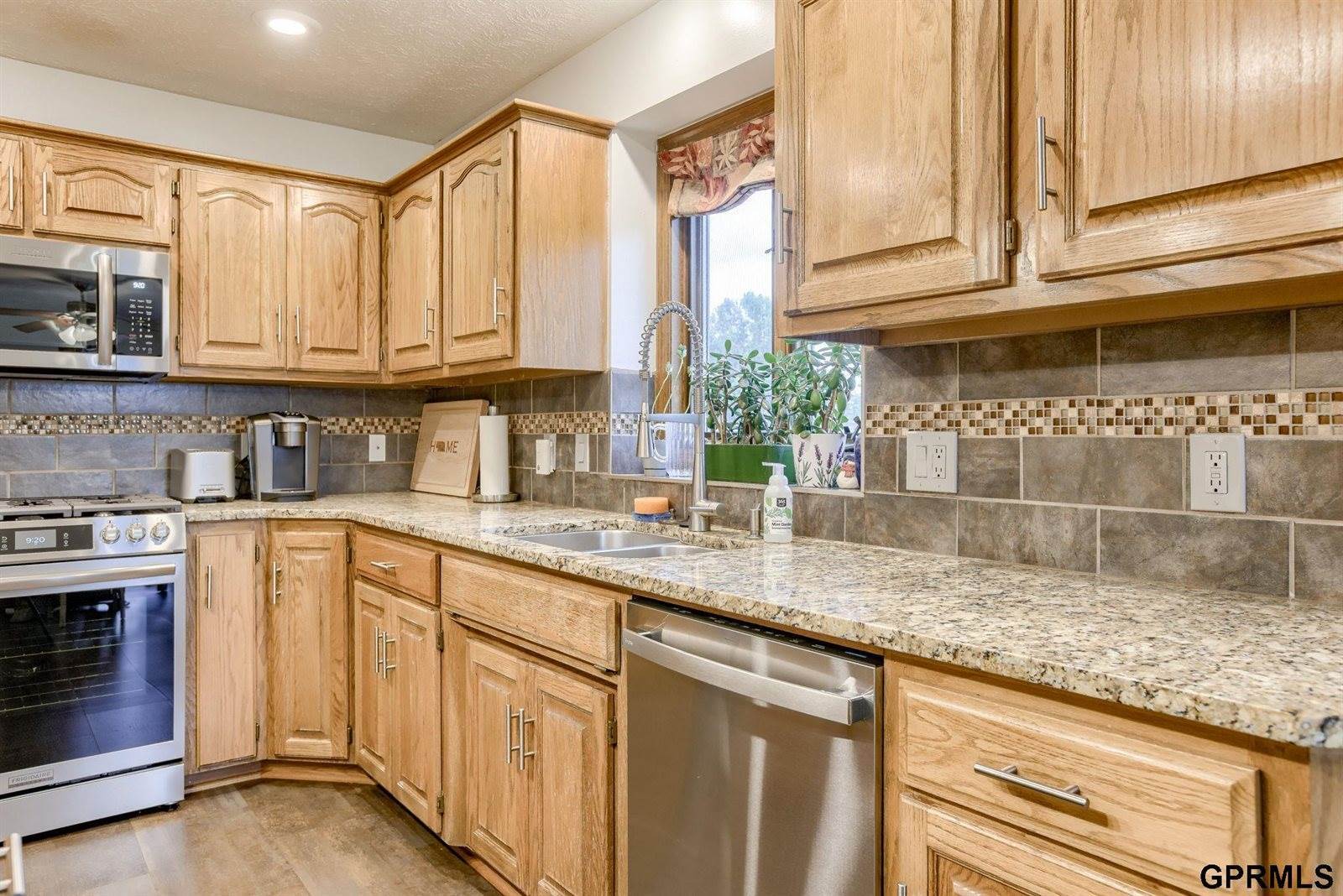 2337 North 154th Street, Omaha, NE 68116