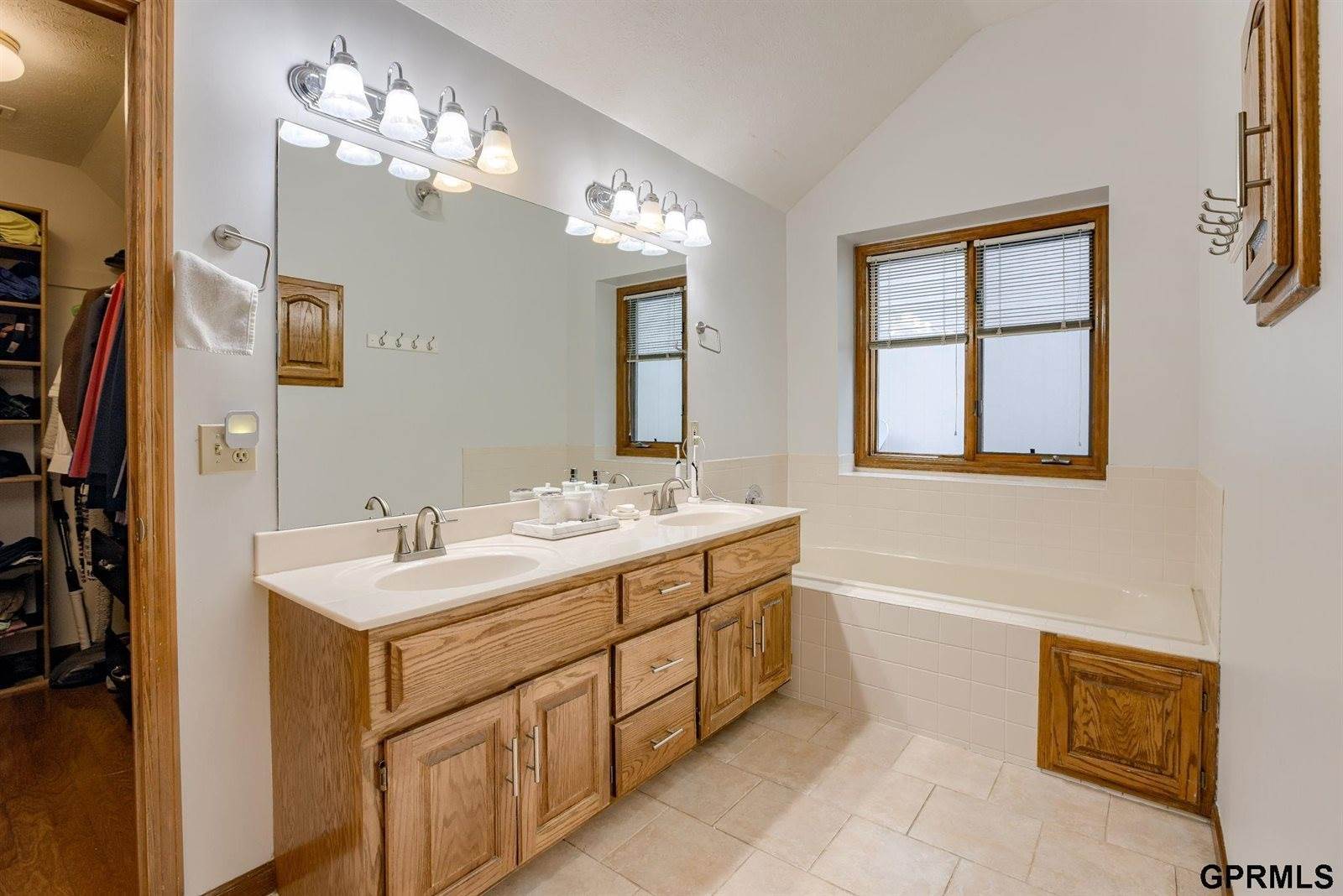 2337 North 154th Street, Omaha, NE 68116