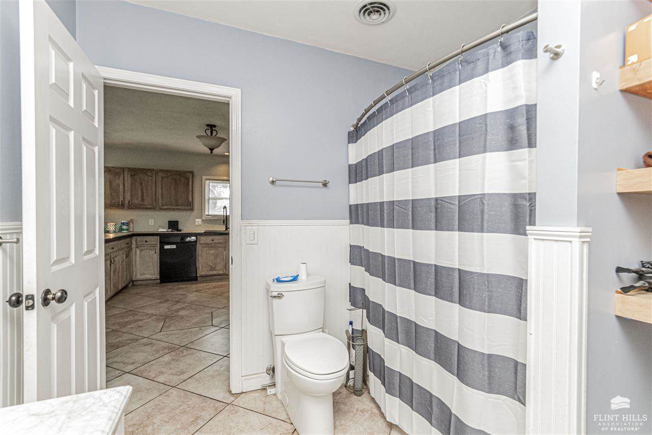 215 West 6th, Solomon, KS 67480