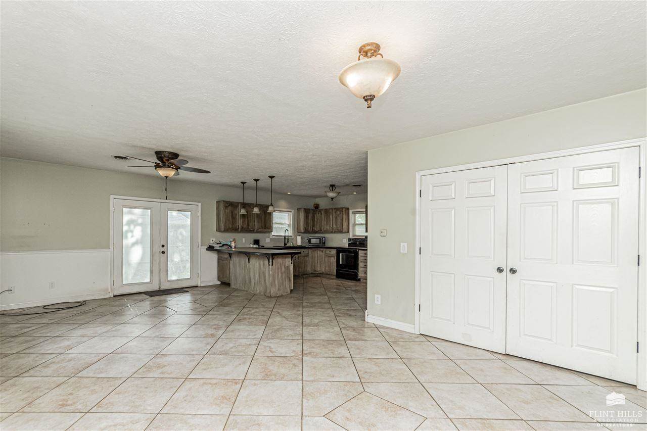 215 West 6th, Solomon, KS 67480