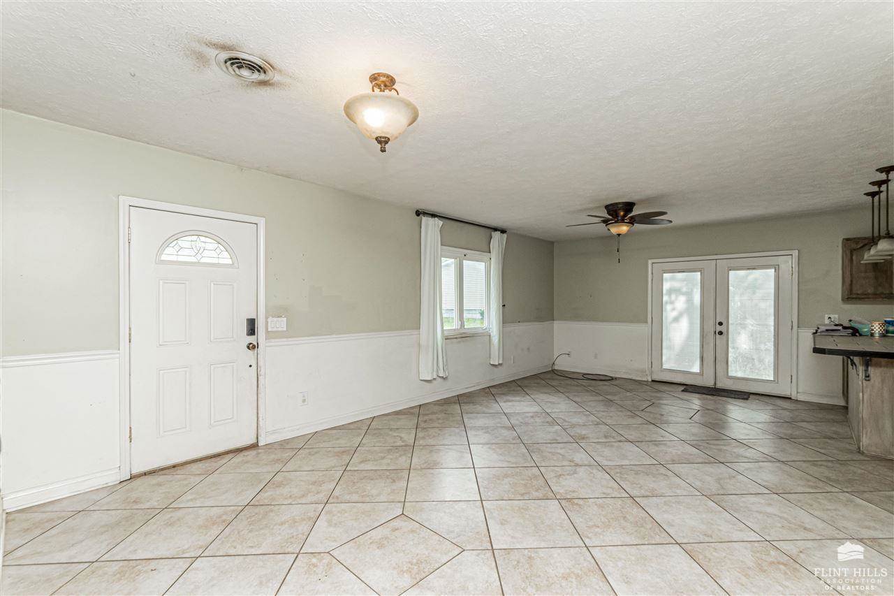 215 West 6th, Solomon, KS 67480