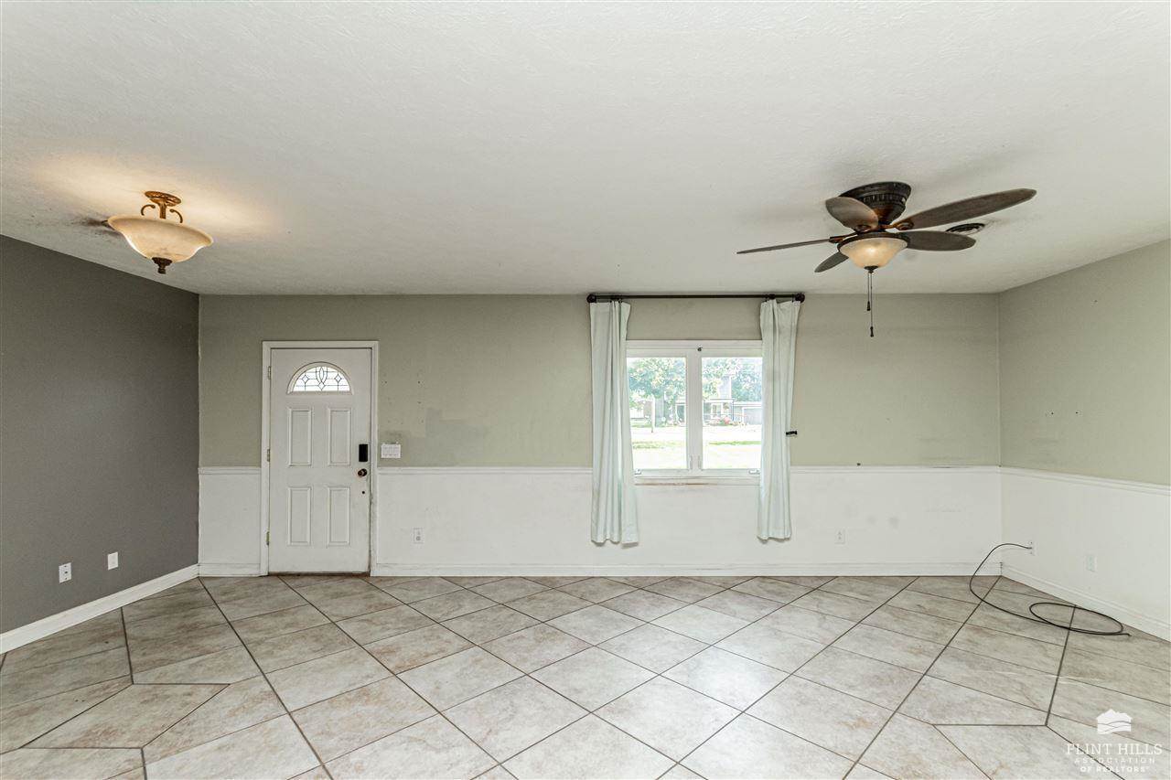 215 West 6th, Solomon, KS 67480