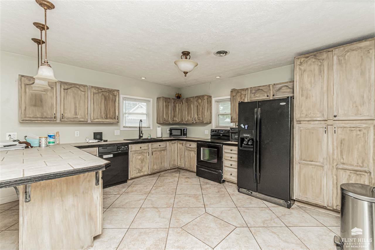 215 West 6th, Solomon, KS 67480