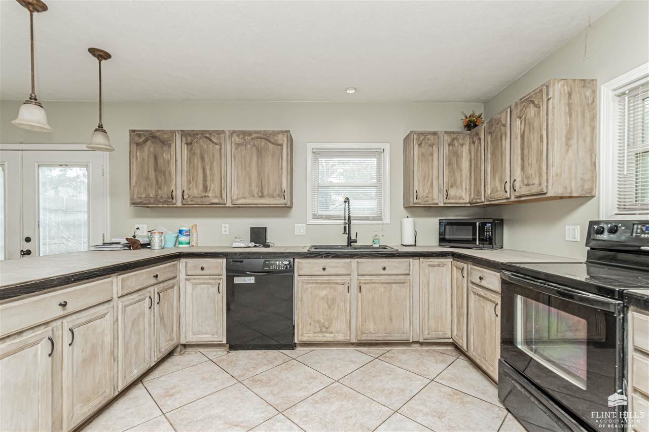 215 West 6th, Solomon, KS 67480