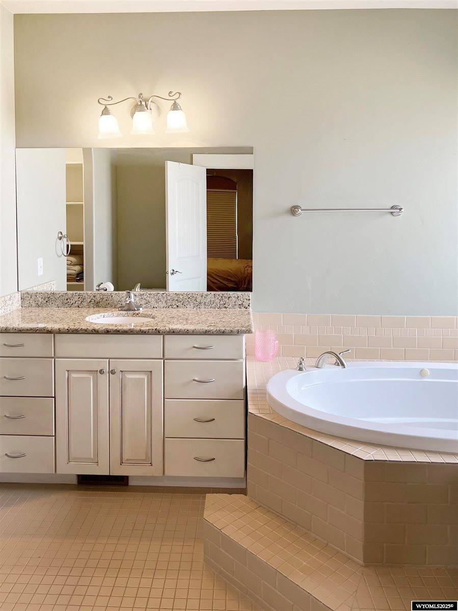 155 Highridge Point, Evanston, WY 82930