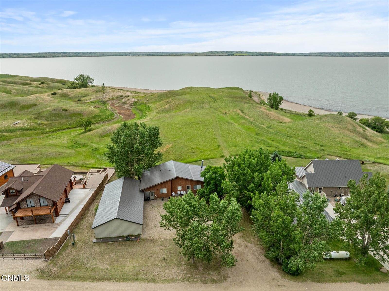 11266 Keys Cove Loop, Ray, ND 58849