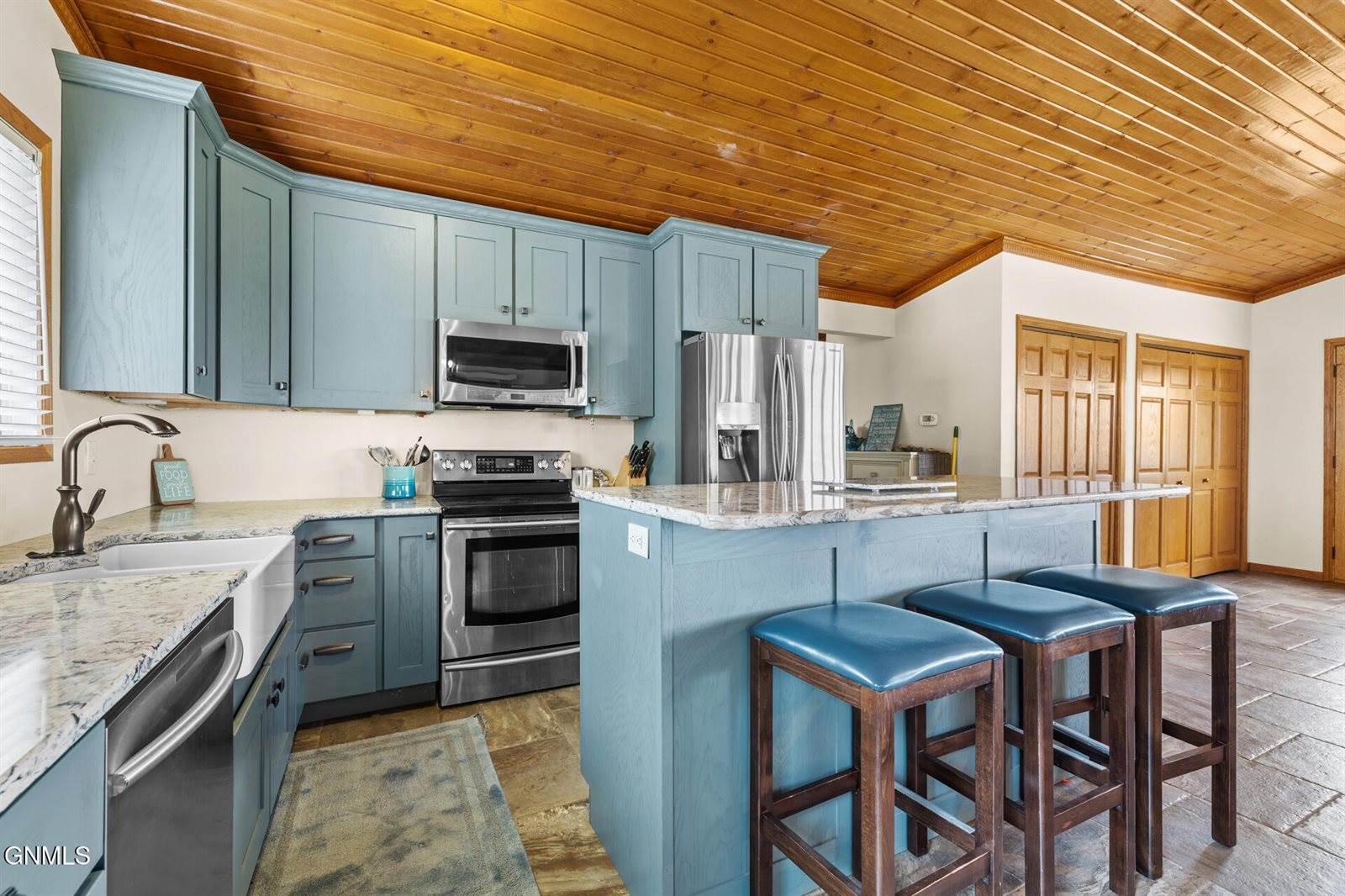 11266 Keys Cove Loop, Ray, ND 58849