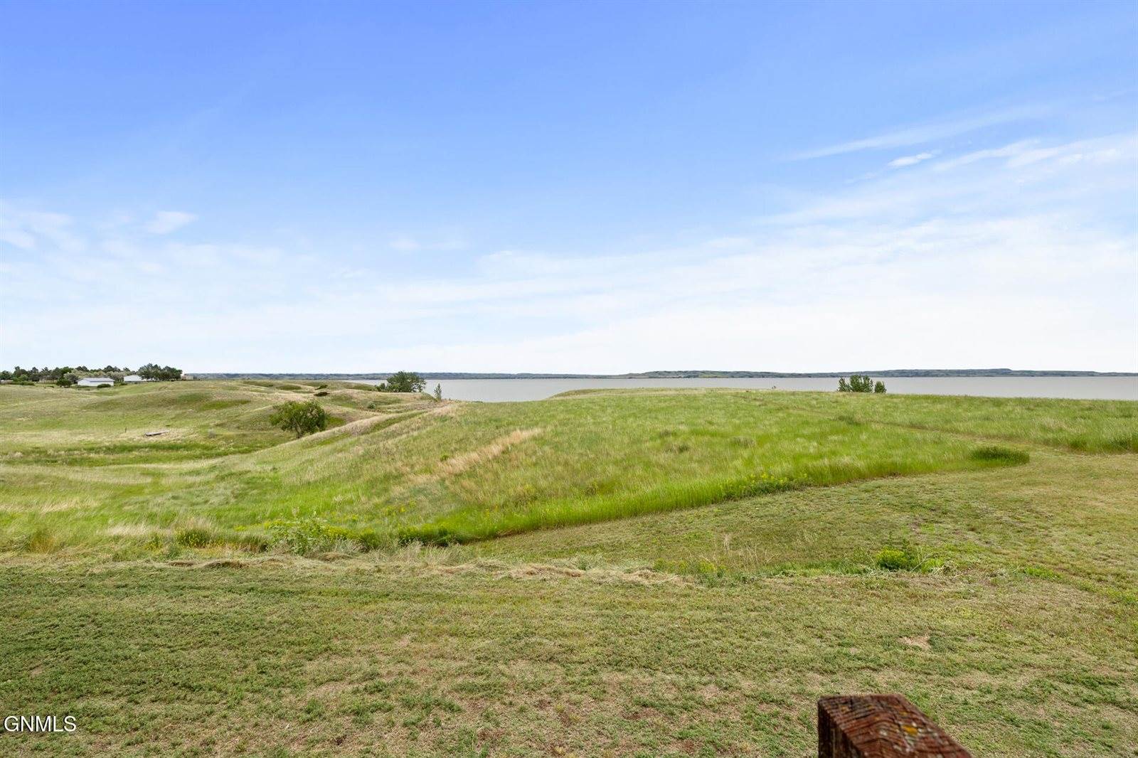 11266 Keys Cove Loop, Ray, ND 58849