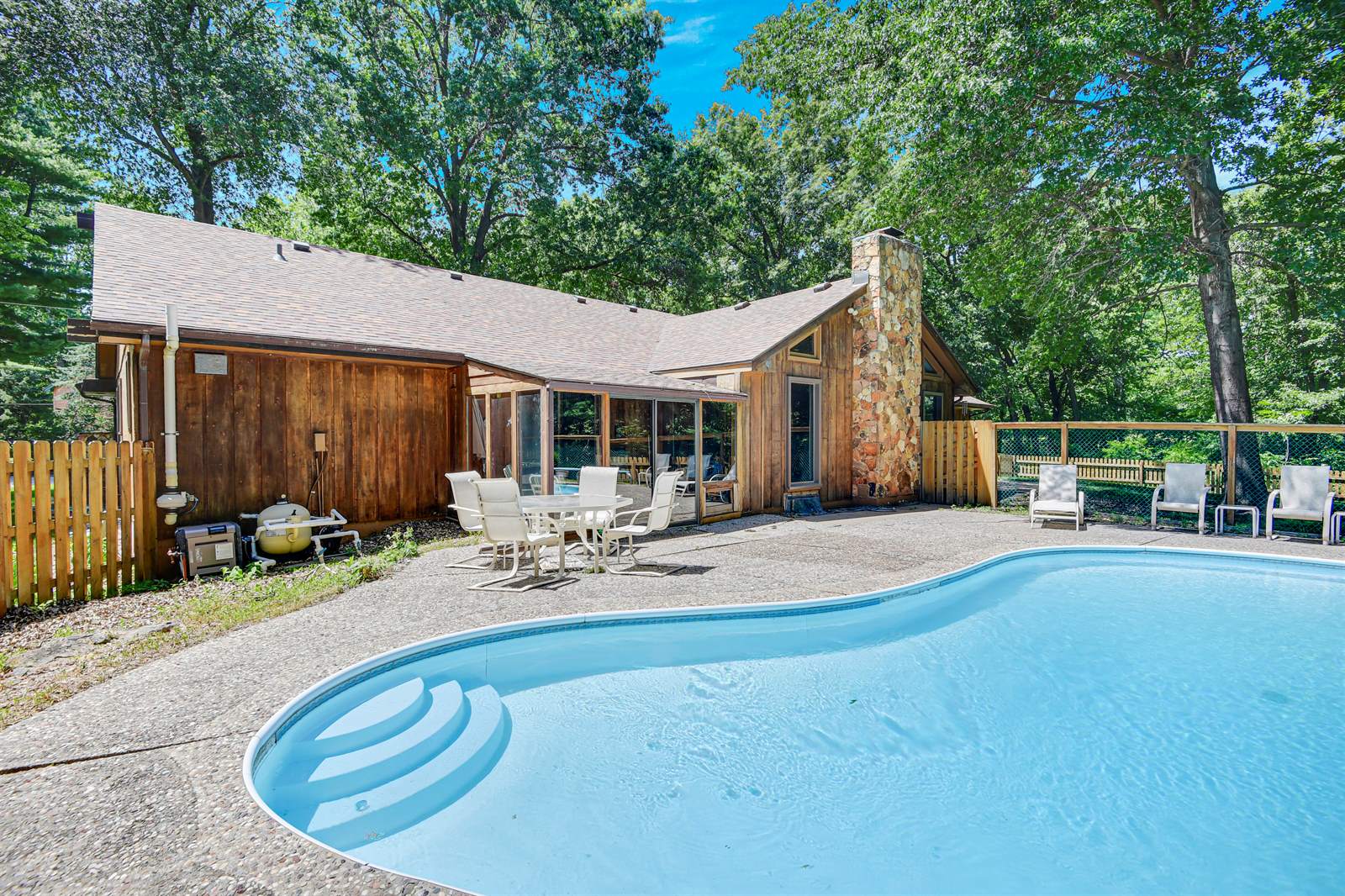 2613 Trenchard Drive, Independence, MO 64057