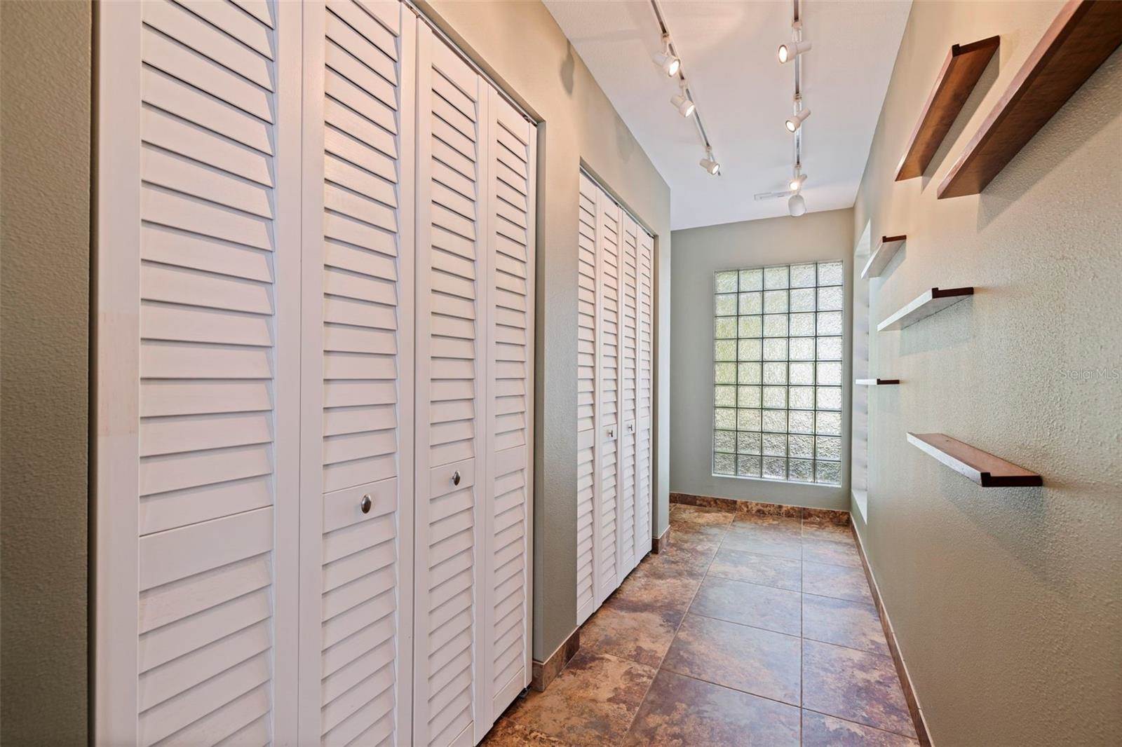 211 60TH Avenue South, Saint Petersburg, FL 33705