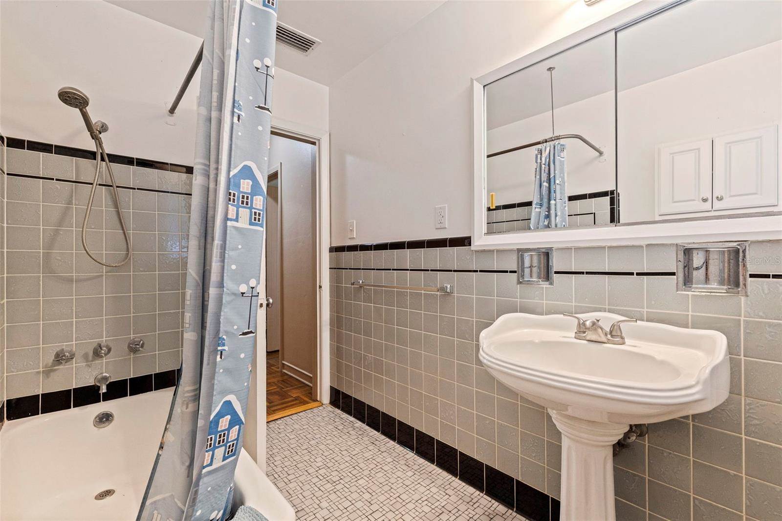 211 60TH Avenue South, Saint Petersburg, FL 33705