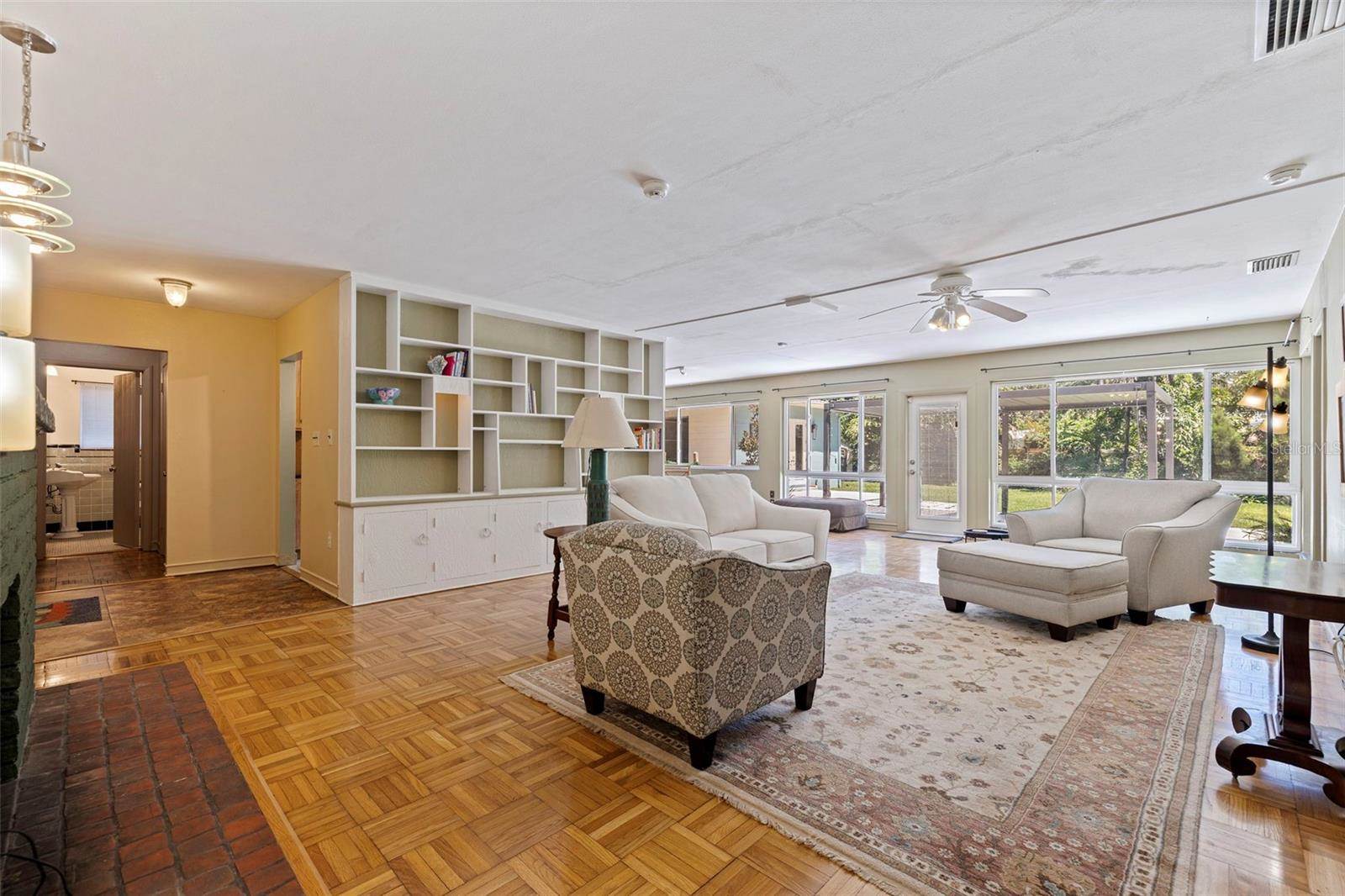 211 60TH Avenue South, Saint Petersburg, FL 33705