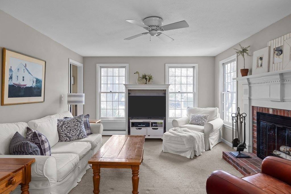 4 Noel Rd, Andover, MA 01810