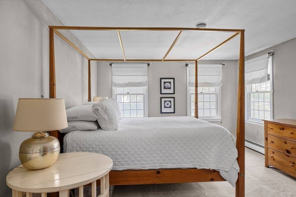 4 Noel Rd, Andover, MA 01810