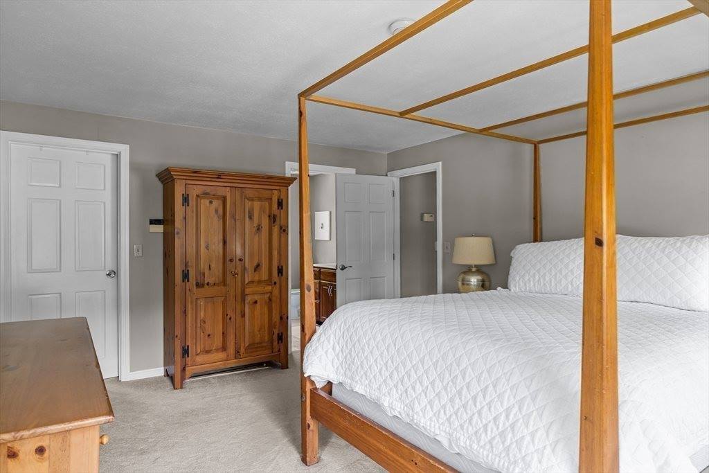 4 Noel Rd, Andover, MA 01810