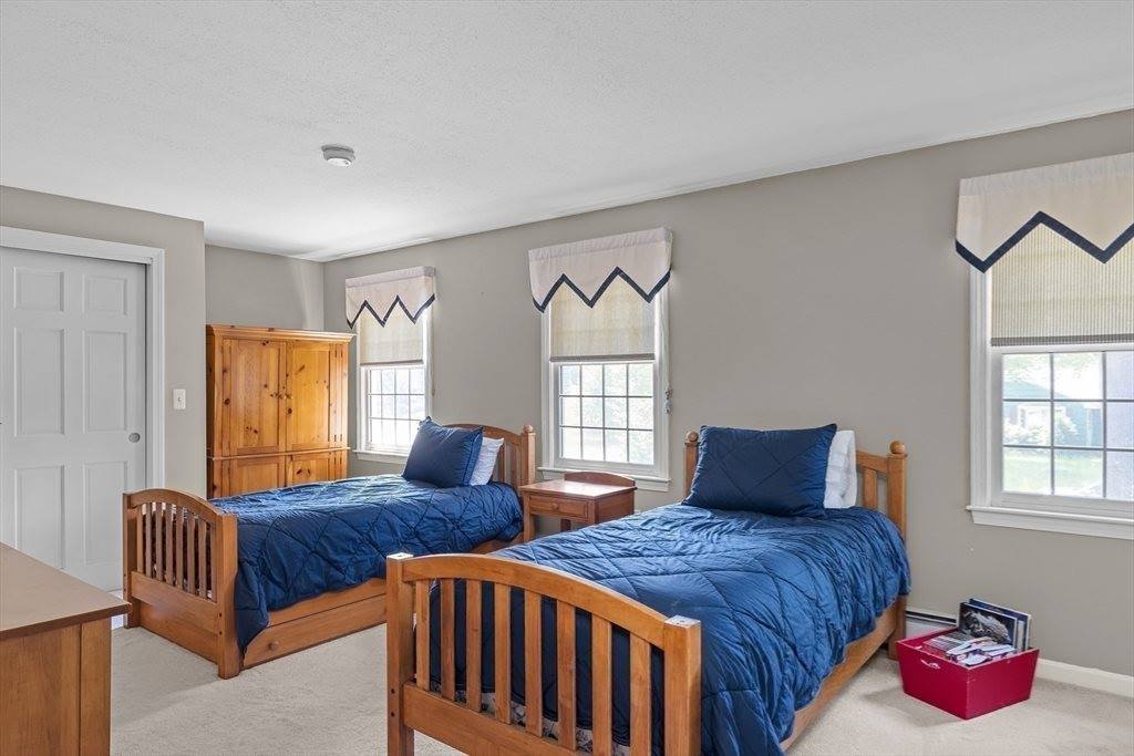 4 Noel Rd, Andover, MA 01810