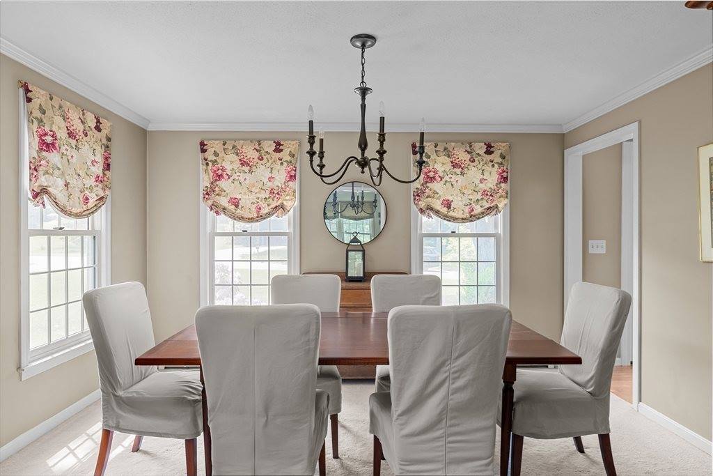 4 Noel Rd, Andover, MA 01810