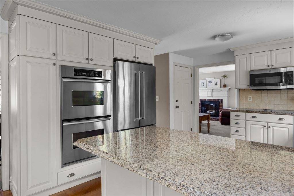 4 Noel Rd, Andover, MA 01810